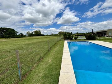 VENTA CASA SAN SEBASTIAN AREA 2 - 7 AMBIENTES AL GOLF