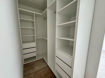 VENTA CASA SAN SEBASTIAN AREA 2 - 7 AMBIENTES AL GOLF