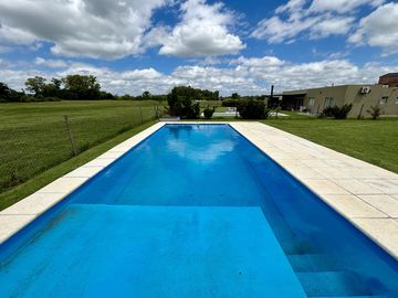 VENTA CASA SAN SEBASTIAN AREA 2 - 7 AMBIENTES AL GOLF