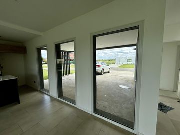 VENTA CASA SAN SEBASTIAN AREA 2 - 7 AMBIENTES AL GOLF