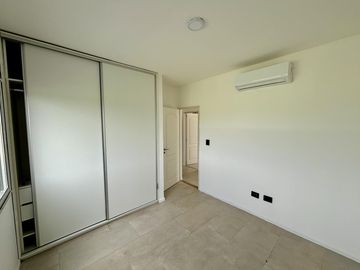 VENTA CASA SAN SEBASTIAN AREA 2 - 7 AMBIENTES AL GOLF