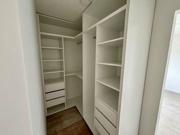 VENTA CASA SAN SEBASTIAN AREA 2 - 7 AMBIENTES AL GOLF