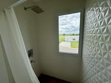 VENTA CASA SAN SEBASTIAN AREA 2 - 7 AMBIENTES AL GOLF
