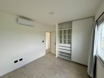 VENTA CASA SAN SEBASTIAN AREA 2 - 7 AMBIENTES AL GOLF