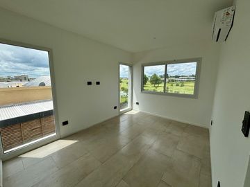 VENTA CASA SAN SEBASTIAN AREA 2 - 7 AMBIENTES AL GOLF