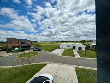 VENTA CASA SAN SEBASTIAN AREA 2 - 7 AMBIENTES AL GOLF
