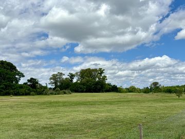 VENTA CASA SAN SEBASTIAN AREA 2 - 7 AMBIENTES AL GOLF
