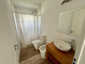 VENTA CASA SAN SEBASTIAN AREA 2 - 7 AMBIENTES AL GOLF