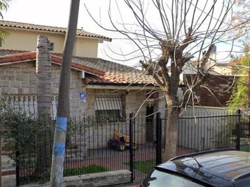 Casa en venta - 4 Dormitorios 2 Baños - Cochera - 210Mts2 - Ituzaingó