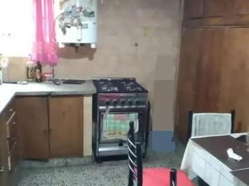 Casa en venta - 4 Dormitorios 2 Baños - Cochera - 210Mts2 - Ituzaingó