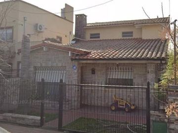 Casa en venta - 4 Dormitorios 2 Baños - Cochera - 210Mts2 - Ituzaingó