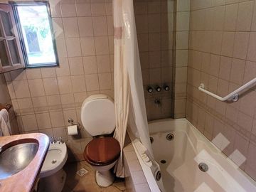 Venta casa 4 dorm. Canal V Neuquen -