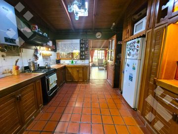 Venta casa 4 dorm. Canal V Neuquen -