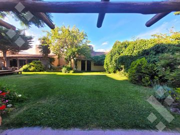 Venta casa 4 dorm. Canal V Neuquen -