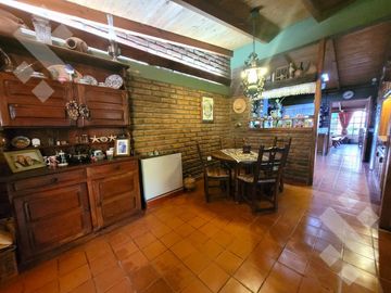 Venta casa 4 dorm. Canal V Neuquen -