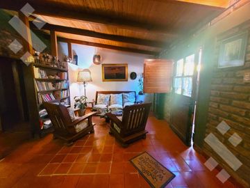 Venta casa 4 dorm. Canal V Neuquen -