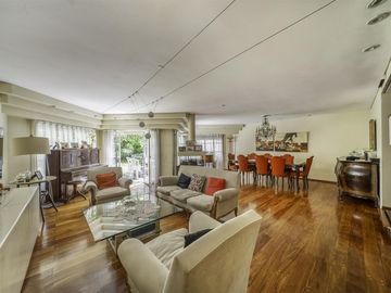 Bogado 4500, Casa 5 Ambientes, En lote propio con Jardín, 3 niveles, Almagro
