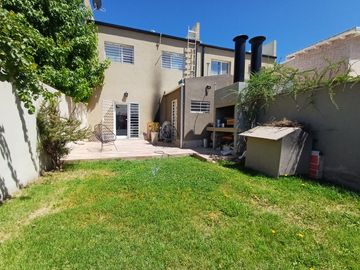 Duplex en venta - CENTENARIO casco viejo.