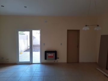 Duplex en venta - CENTENARIO casco viejo.