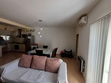 Duplex en venta - CENTENARIO casco viejo.