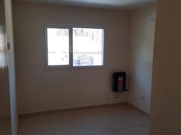 Duplex en venta - CENTENARIO casco viejo.