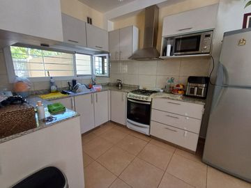 Duplex en venta - CENTENARIO casco viejo.