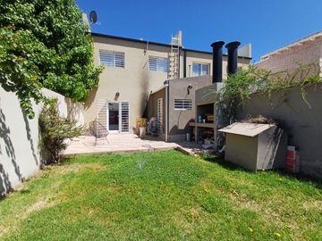 Duplex en venta - CENTENARIO casco viejo.