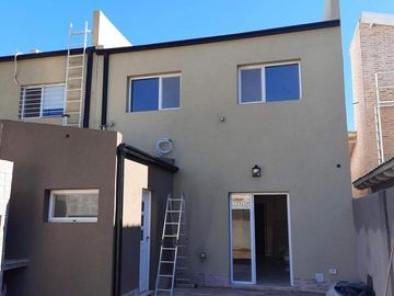 Duplex en venta - CENTENARIO casco viejo.