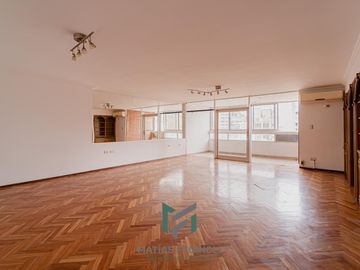 Vendo ! Departamento con Cochera en Barrio Nueva Cordoba