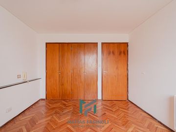 Vendo ! Departamento con Cochera en Barrio Nueva Cordoba