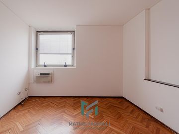 Vendo ! Departamento con Cochera en Barrio Nueva Cordoba