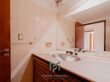 Vendo ! Departamento con Cochera en Barrio Nueva Cordoba