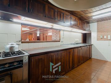 Vendo ! Departamento con Cochera en Barrio Nueva Cordoba