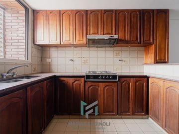 Vendo ! Departamento con Cochera en Barrio Nueva Cordoba