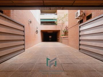 Vendo ! Departamento con Cochera en Barrio Nueva Cordoba