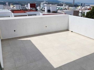 CASA EN VENTA EN LUCEPOLIS CON 5 HABITACIONES