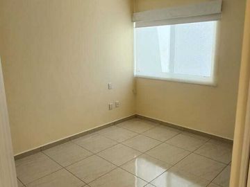 CASA EN VENTA EN LUCEPOLIS CON 5 HABITACIONES