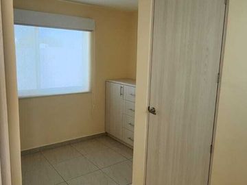 CASA EN VENTA EN LUCEPOLIS CON 5 HABITACIONES