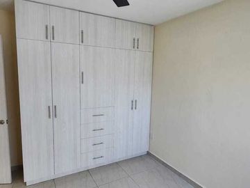CASA EN VENTA EN LUCEPOLIS CON 5 HABITACIONES