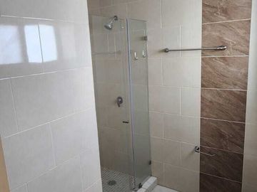 CASA EN VENTA EN LUCEPOLIS CON 5 HABITACIONES