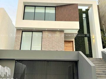 CASA EL VENTA EN  LOMAS UNIVERSIDAD