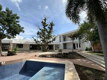 En venta casona remodelada en zona centro de Mérida