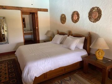 CASA EN VENTA EN VALLE DE BRAVO