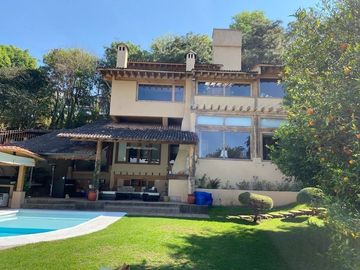 CASA EN VENTA EN VALLE DE BRAVO