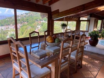 CASA EN VENTA EN VALLE DE BRAVO