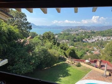 CASA EN VENTA EN VALLE DE BRAVO