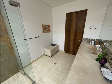 VENDO HERMOSA CASA EN ALFAGUARA G Q
