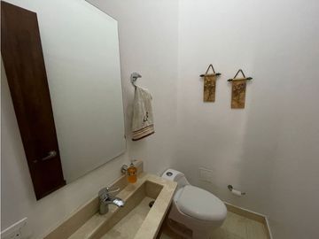 VENDO HERMOSA CASA EN ALFAGUARA G Q
