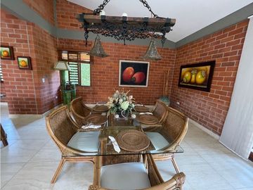 VENDO HERMOSA CASA EN ALFAGUARA G Q