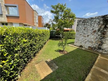 VENDO HERMOSA CASA EN ALFAGUARA G Q